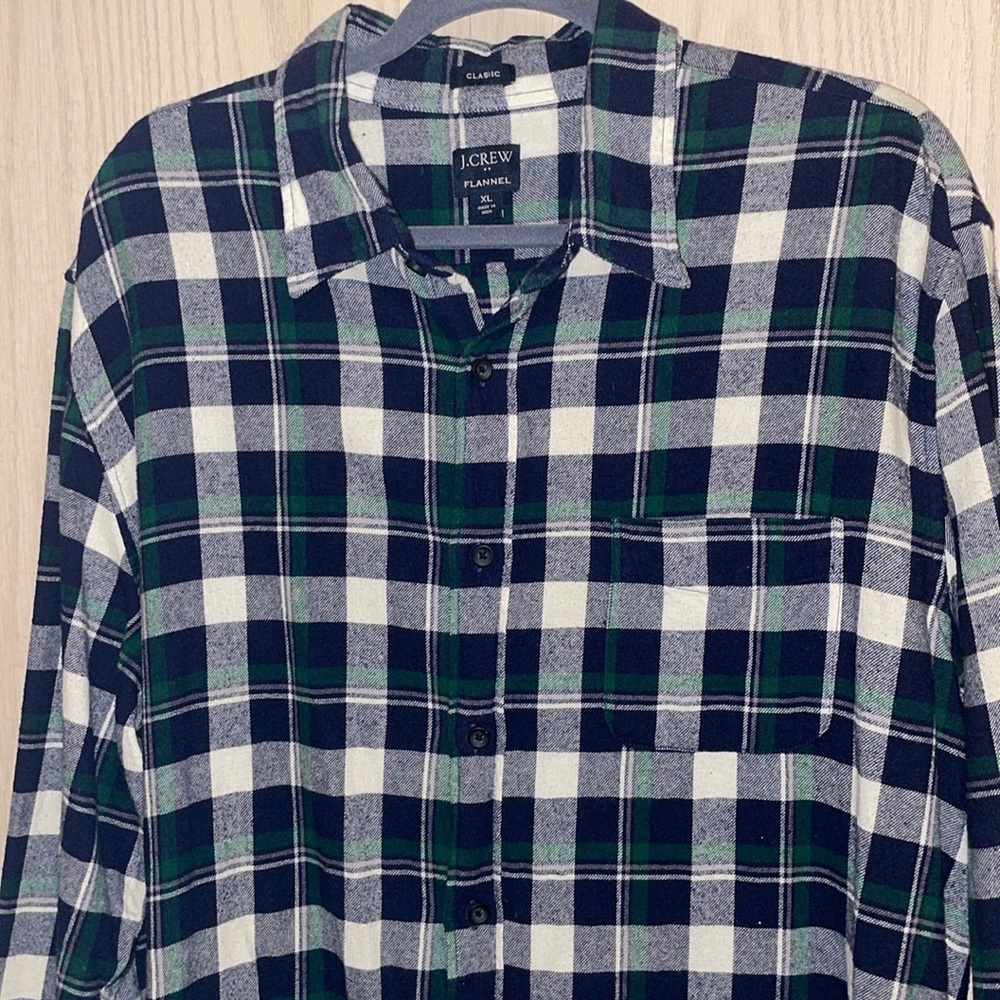 J. Crew Men’s XL Classic Plaid Flannel Navy Green and White Button Up Shirt